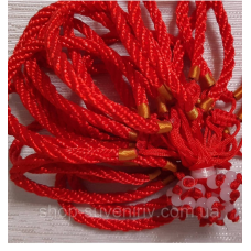 Брослет з червоної нитки на затяжці