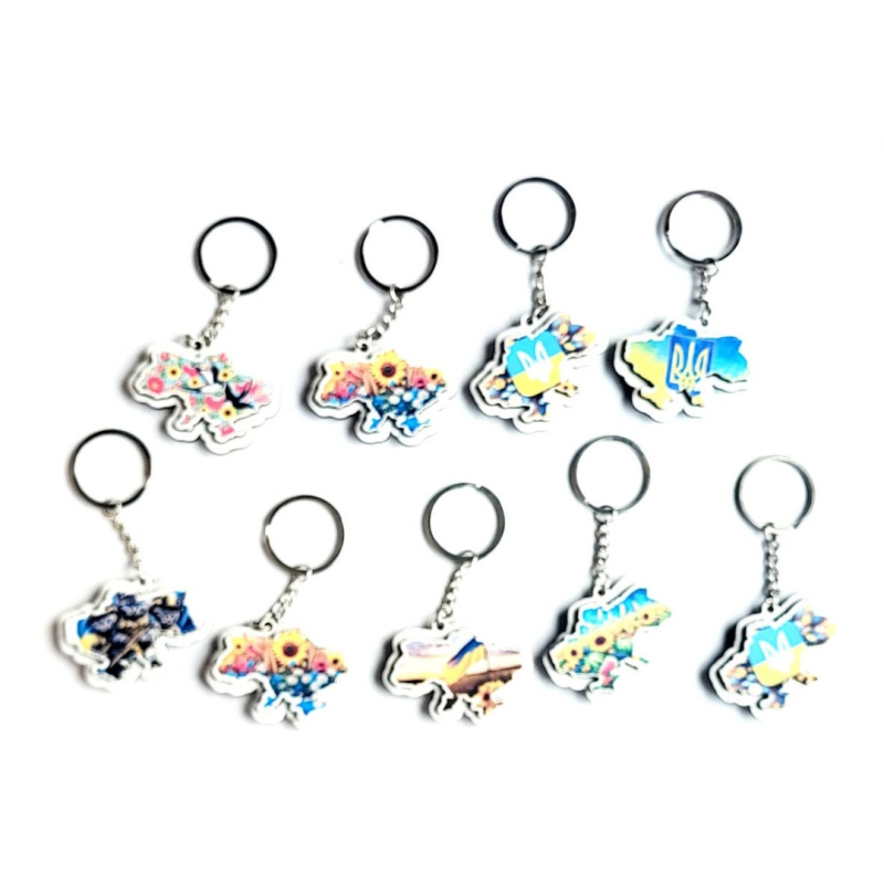 Яскравий брилок з дерева карта України