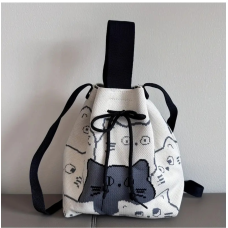 Сумочка на плече з візерунком 